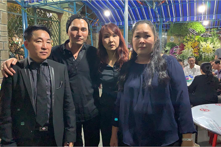 Nam ca sĩ hải ngoại khẳng định Anh Vũ vẫn có show và không tắm khuya dẫn đến bị đột quỵ rồi ra đi lúc đang ngủ. Theo Leon Vũ, cơ quan điều tra sẽ chính thức công bố nguyên nhân Anh Vũ qua đời từ 3-6 tháng sau, hiện tại cơ quan điều tra chỉ chẩn đoán chứ chưa chắc chắn 100%.