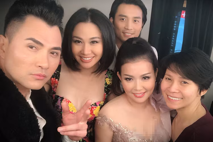 Bạn thân của Leon Vũ hiện đi hát và làm MC tại Mỹ.