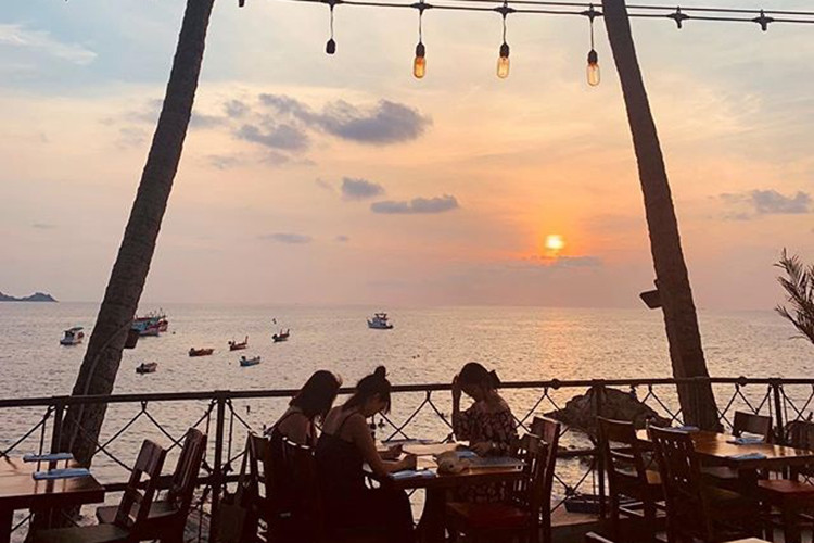 Nữ diễn viên tận hưởng kỳ nghỉ ở nước ngoài mà không có ông xã bên cạnh.