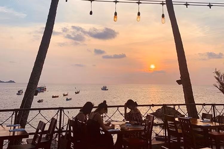 Nữ diễn viên tận hưởng kỳ nghỉ ở nước ngoài mà không có ông xã bên cạnh.