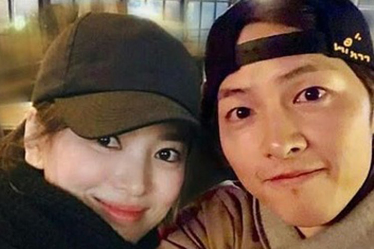 Thời gian qua, cuộc tình đẹp như mơ của Song Joong Ki và Song Hye Kyo bị đồn tan vỡ.