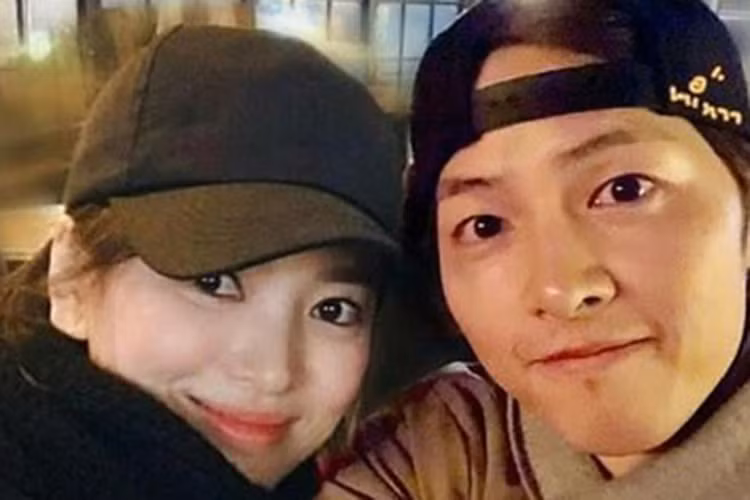 Thời gian qua, cuộc tình đẹp như mơ của Song Joong Ki và Song Hye Kyo bị đồn tan vỡ.