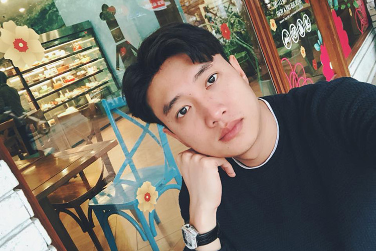 Ngoài đóng phim, nam diễn viên điển trai còn kinh doanh. Được biết, anh kinh doanh để có thể lựa chọn và đóng phim theo đam mê.