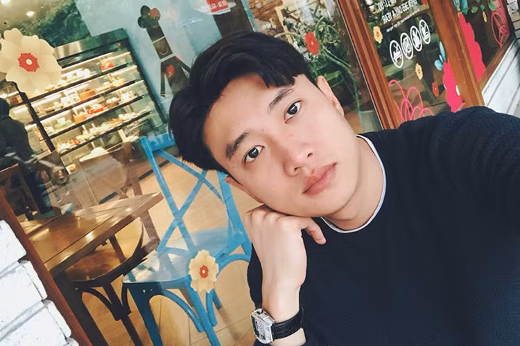 Ngoài đóng phim, nam diễn viên điển trai còn kinh doanh. Được biết, anh kinh doanh để có thể lựa chọn và đóng phim theo đam mê.