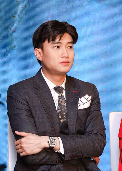 Nam diễn viên phim "Về nhà đi con" rất kín tiếng nên đến nay chưa từng công khai bất kì mối tình nào.