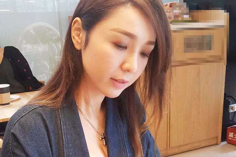 Trên tờ Ettoday, Helen bày tỏ quan điểm phụ nữ khi bị quấy rối thường im lặng vì không có bằng chứng. Tuy nhiên, Helen nhớ được thời gian và địa điểm bị tấn công cũng như sự việc được camera ghi lại nên cô quyết tố cáo sự việc này với cảnh sát.