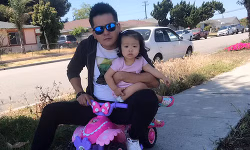 Dien vien Hoang Anh “gao nep gao te” choi cung con gai tren dat My