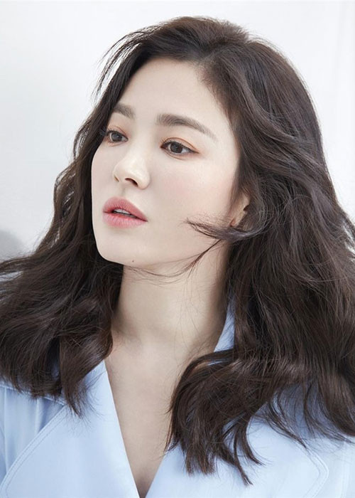 Dù Song Hye Kyo đã kết hôn nhưng tên tuổi của cô vẫn luôn hot. Hiện tại, nữ diễn viên rất đắt show làm đại diện thương hiệu.