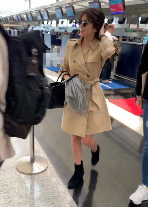 Nữ diễn viên có cuộc sống thảnh thơi bên những người bạn nhưng không xuất hiện bên chồng.