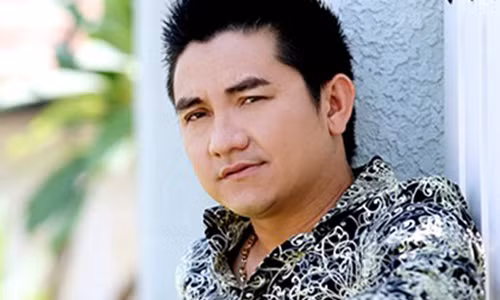 Theo thông tin ban đầu, sau 2 xuất diễn trong đêm, Anh Vũ về nhà người quen ở quận Cam ngủ. Tuy nhiên sáng hôm sau, người bạn thân ngủ chung phòng phát hiện Anh Vũ tử vong trên giường, người đã bị tím tái. Vụ việc ngay sau đó được báo cho cảnh sát để phong tỏa hiện trường điều tra.