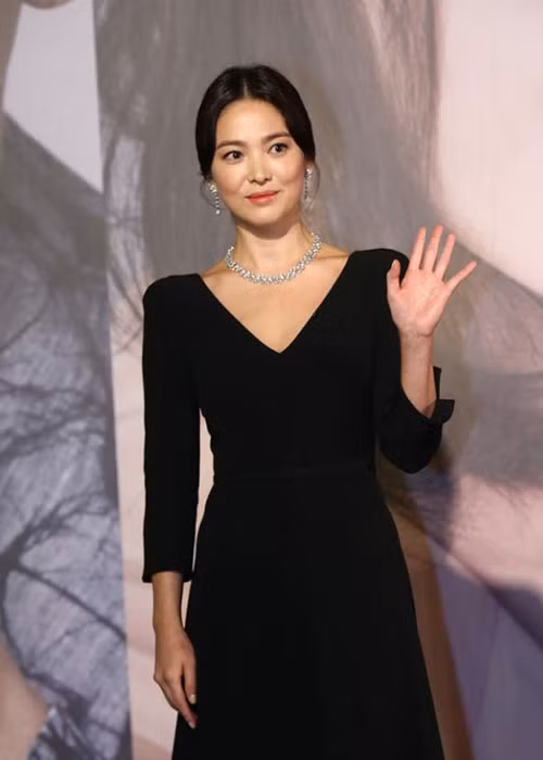 Sau ồn ào ly hôn Song Joong Ki, Song Hye Kyo vừa xuất hiện tại Lễ trao giải Kim Tượng 2019 ở Hong Kong. Ảnh: 163