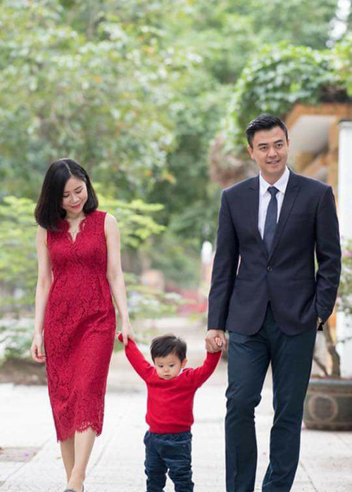 Nam MC "Chiếc nón kì diệu" mất 3 đêm thuyết phục vợ để anh trở lại showbiz. Cuối cùng, Thanh Huyền cũng đồng ý.