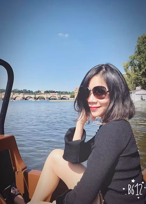 Thanh Huyền có gia thế khủng. Cô là con gái của một vị tướng trong ngành công an và từng đi du học ở Anh quốc.