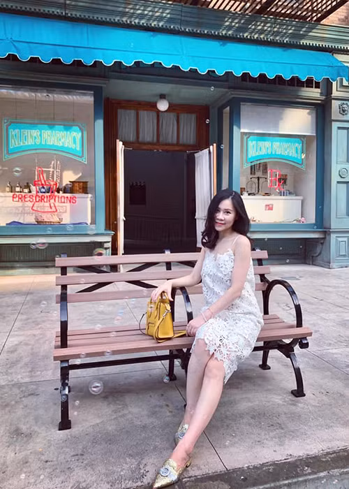 Bà xã của nam MC chương trình "Chiếc nón kì diệu" gợi cảm không kém một hot girl.