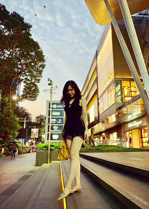 Ở tuổi 35 và đã có một cậu con trai, Thanh Huyền vẫn giữ được vóc dáng thon gọn.