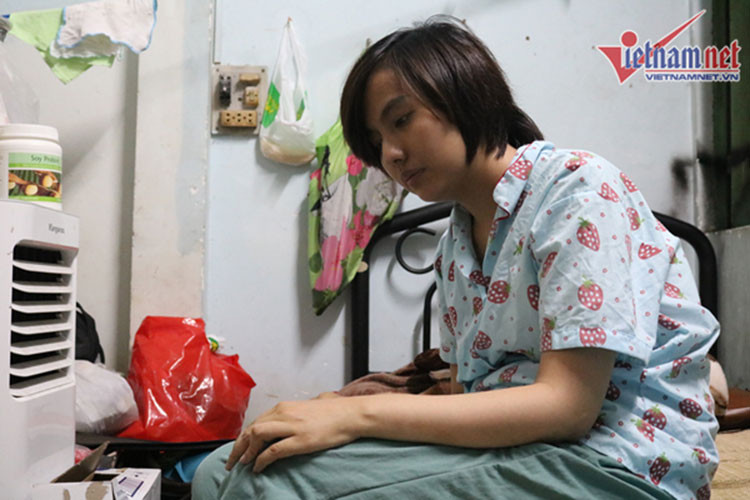 Chia sẻ trên Vietnamnet, Thúy Anh cho biết cô và gia đình đã lâm vào cảnh nợ nần hơn 200 triệu đồng tiền thuốc men, chạy chữa. Ảnh: Vietnamnet