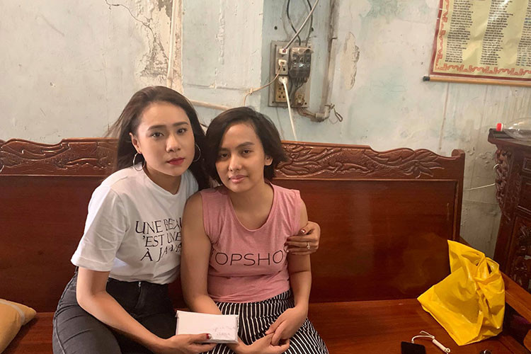 Trước hoàn cảnh khó khăn của Thúy Anh, các nghệ sĩ Hồ Bích Trâm, Thúy Diễm đã kêu gọi mọi người quyên góp để Thúy Anh có thêm kinh phí điều trị. Ảnh: FBNV