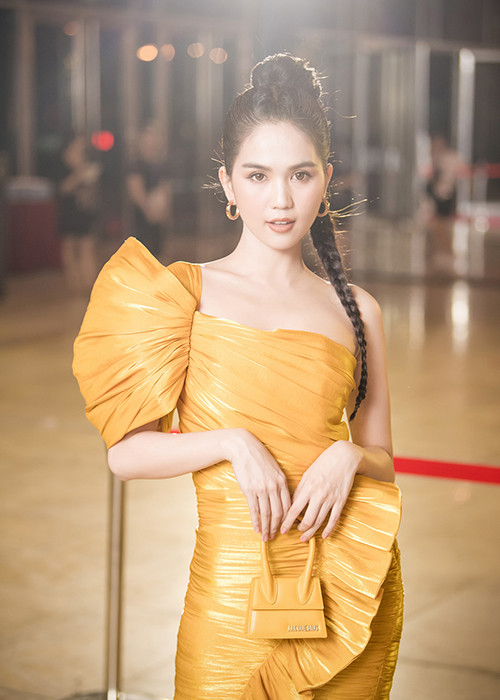 Theo Tri thức trẻ, Ngọc Trinh và bạn trai quen nhau qua mai mối.