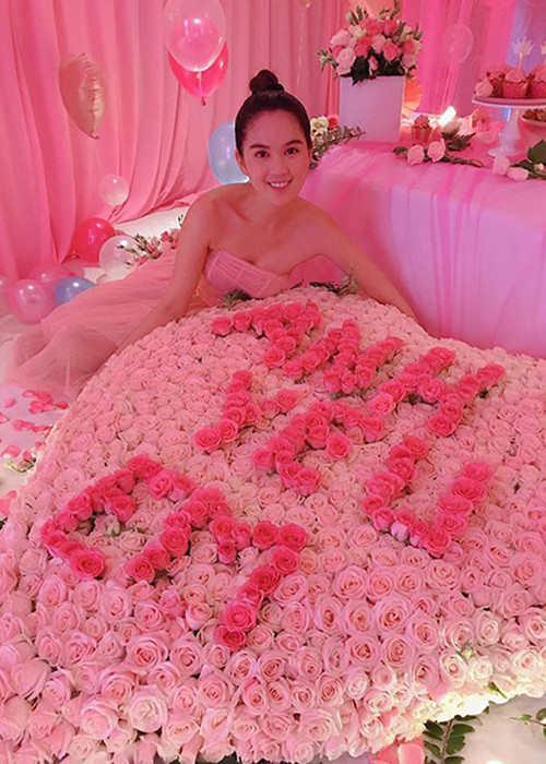 So với các mối tình trước, chuyện tình hiện tại của người đẹp bớt gây ồn ào hơn, một phần bởi bạn trai của cô không lộ diện.