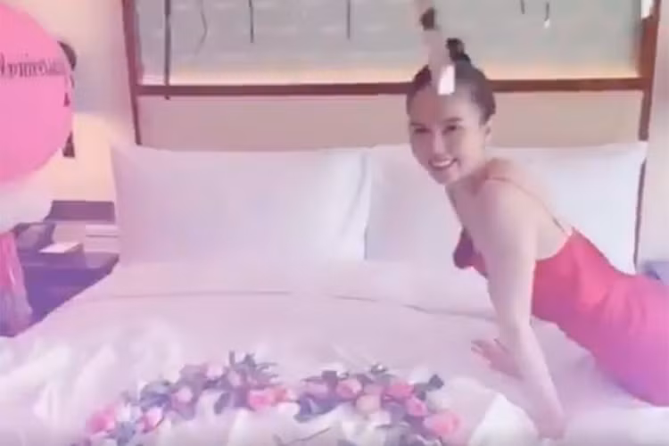 Chân dài gốc Trà Vinh được bạn trai hết mực cưng chiều bởi cô vốn thích màu hồng.