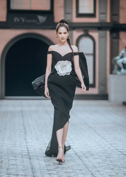 Ngọc Trinh cũng tiết lộ tên người yêu bắt đầu bắt chữ cái L, vừa có tâm vừa có tài vừa có đức.