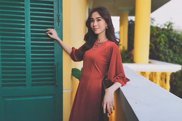 Nàng hoa hậu lập tức khoe bộ ảnh do ông xã chụp trên trang cá nhân.