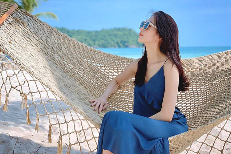 Nàng hoa hậu bật mí cô thường xuyên bị ông xã chụp lén.