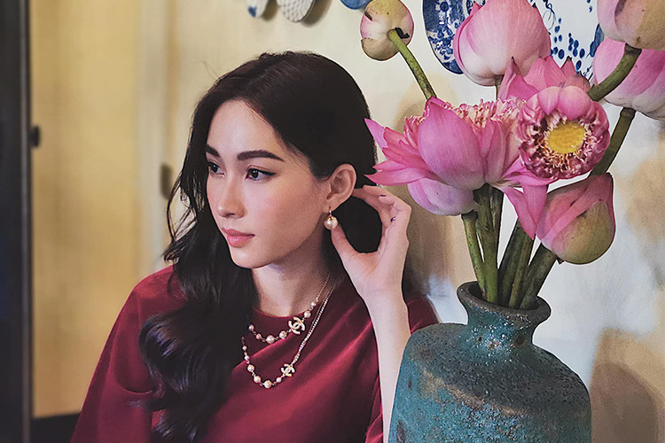 Chong chup co tam the nay, han nao HH Thu Thao cham khoe anh