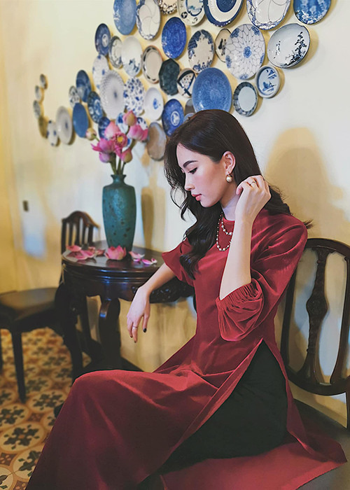 Mới đây, cặp đôi đã trốn con gái đi hẹn hò tại một quán cà phê.