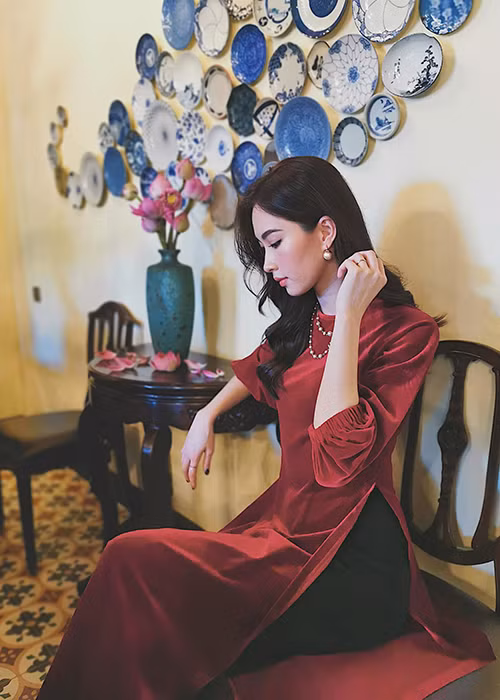 Mới đây, cặp đôi đã trốn con gái đi hẹn hò tại một quán cà phê.