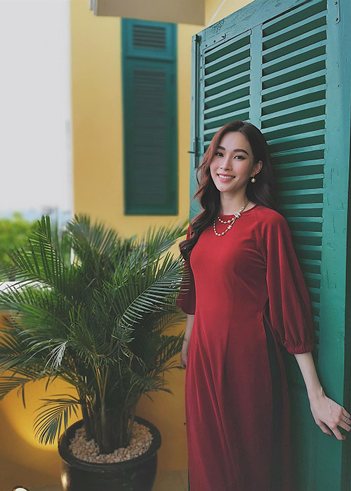 Khi Hoa hậu Đỗ Mỹ Linh khen ông xã của Thu Thảo chụp ảnh rất có tâm, Thu Thảo hài hước tiết lộ: "Gần đây phó nháy bày đặt yêu sách này kia, phát mệt em ạ".