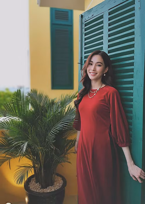 Khi Hoa hậu Đỗ Mỹ Linh khen ông xã của Thu Thảo chụp ảnh rất có tâm, Thu Thảo hài hước tiết lộ: "Gần đây phó nháy bày đặt yêu sách này kia, phát mệt em ạ".