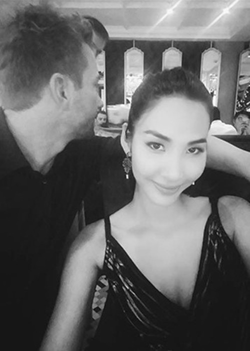 Hoàng Thùy từng công khai hẹn hò một chàng trai Tây vào năm 2016.