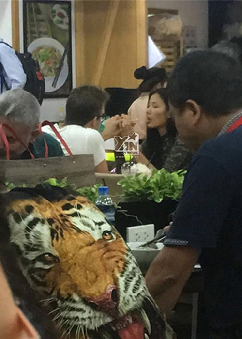 Hoàng Thùy cho biết, cô muốn phát triển sự nghiệp ở Việt Nam thay vì chọn tình yêu với bạn trai đang làm việc ở Anh quốc. Ảnh: Yan