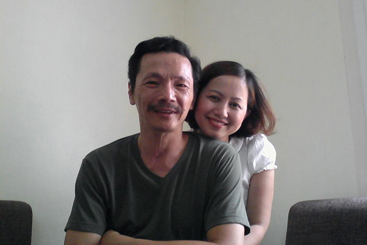 Trên Vietnamnet, bà xã của nghệ sĩ Trung Anh từng hạnh phúc chia sẻ cả hai là minh chứng cho quy luật bù trừ của tạo hóa. Ảnh: Vietnamnet