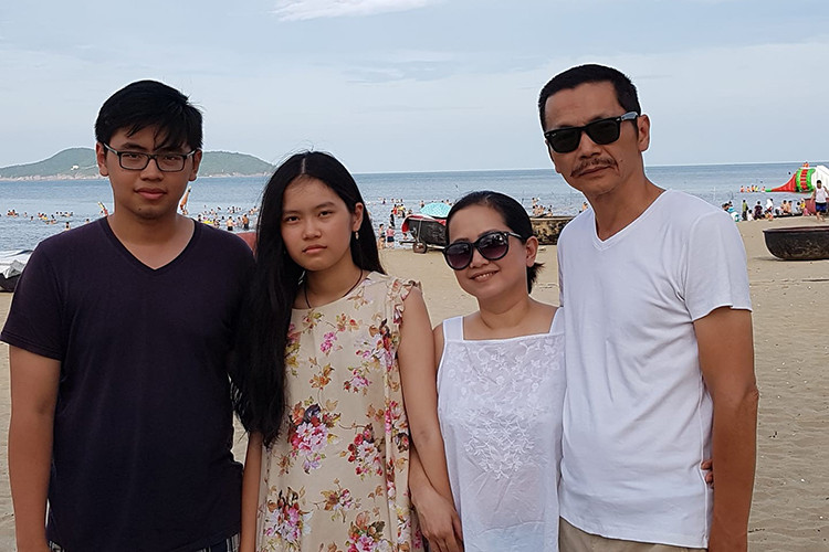 Trung Anh cũng từng tâm sự vợ là người dành nhiều thời gian dạy dỗ, chăm sóc các con. "Con cái ngoan ngoãn, học giỏi tôi phải gửi lời cảm ơn tới cô ấy", anh nói.