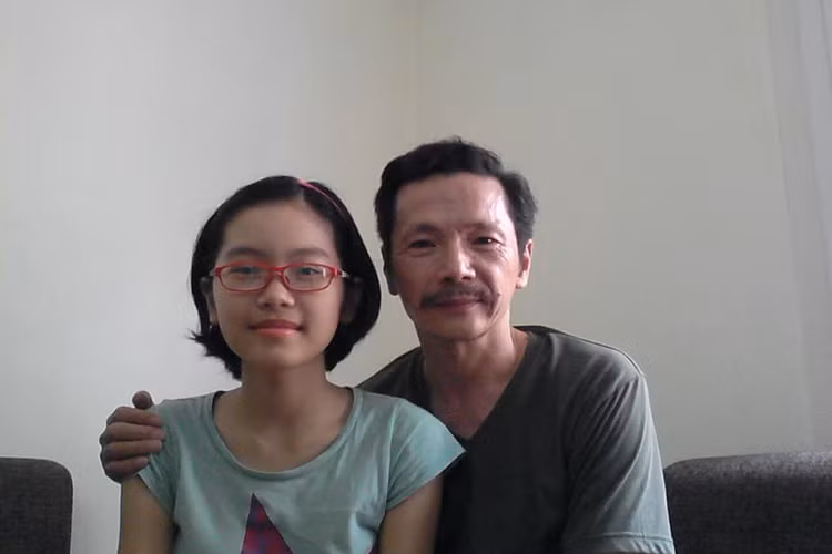 Trong cuộc phỏng vấn trên Đẹp, nam diễn viên phim “Về nhà đi con” tiết lộ bà xã là người hâm mộ các vai diễn của chồng. Ảnh: VTC