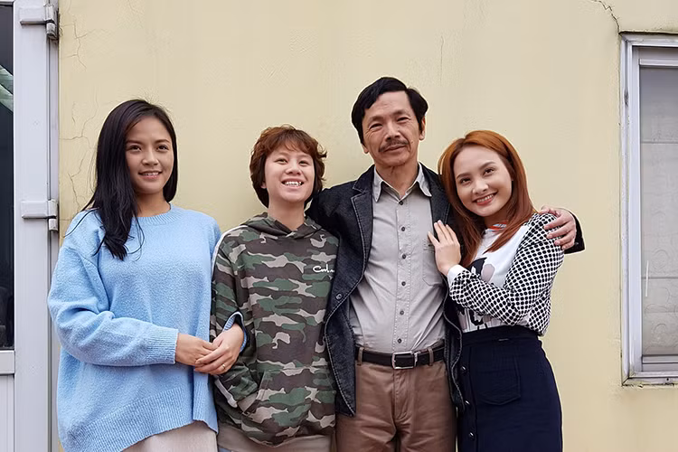 Hinh anh hiem hoi ve to am cua nghe si Trung Anh