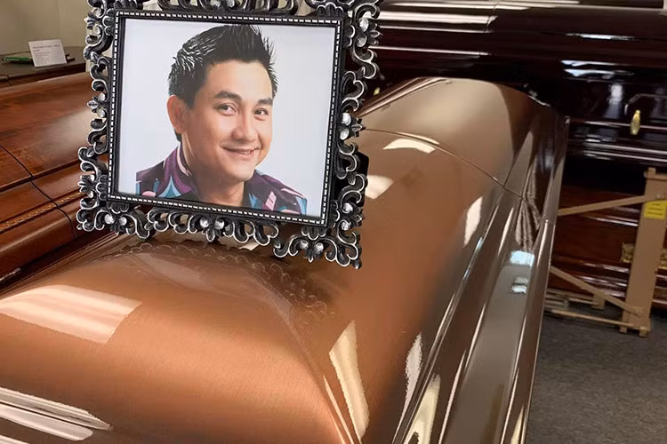 Mới đây, hình ảnh thi hài của Anh Vũ bị lan truyền trên mạng xã hội khiến đồng nghiệp của cố diễn viên rất bức xúc. Leon Vũ lên tiếng: "Mình không muốn gia đình nghệ sĩ Anh Vũ chưa thấy mặt con mình mà đã lan tràn trên mạng xã hội những hình ảnh không chấp nhận được".