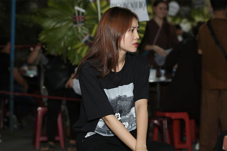 Ninh Dương Lan Ngọc vẫn cảm thấy bàng hoàng trước sự đi đột ngột của nghệ sĩ Anh Vũ. Ảnh: Dân Việt