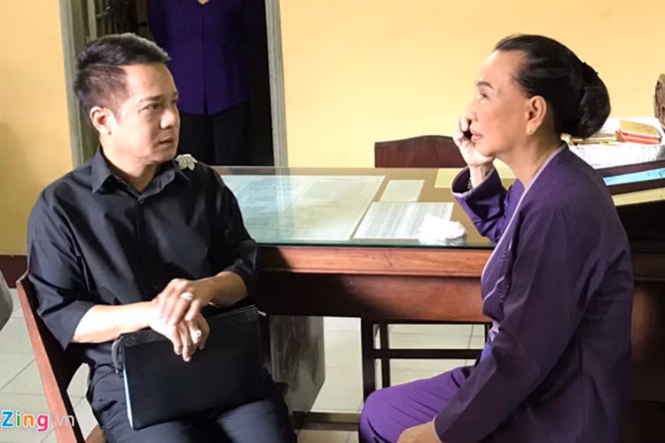 Không chỉ quyên góp đưa Anh Vũ về nước, các nghệ sĩ Việt còn chung tay hỗ trợ gia đình Anh Vũ tổ chức tang lễ. Ảnh: Zing