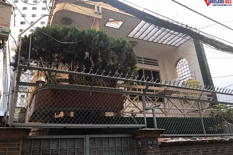 Ngôi nhà nơi Anh Vũ ở khi còn sống vắng lặng trước giờ tang lễ ở chùa. Ảnh: Vietnamnet