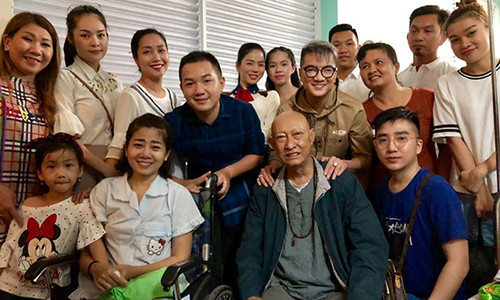 Dong nghiep dua Anh Vu ve nuoc: Tinh nghe si khong bao gio tat-Hinh-4