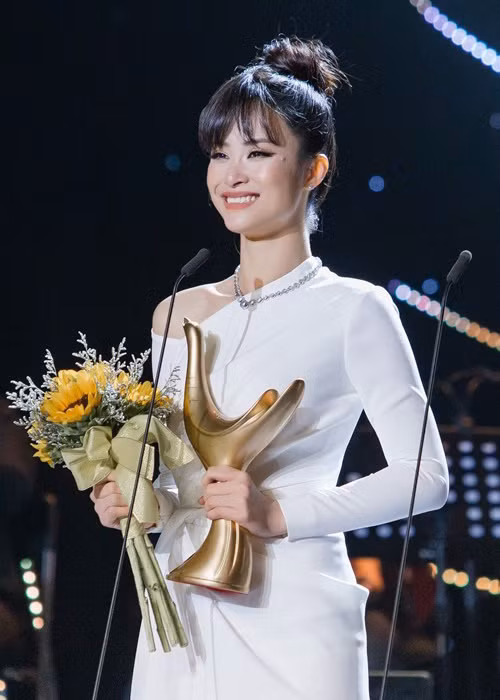 Chiến thắng của Đông Nhi khiến người hâm mộ vô cùng tự hào. Ảnh: Lao động