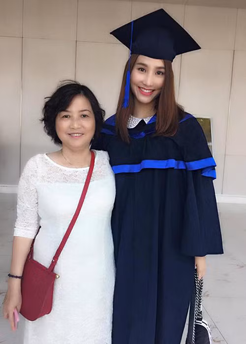 Theo lời mẹ của Diễm My, con gái của bà rất ngoan, luôn về nhà sớm trừ phi vì công việc và cũng không tụ tập bạn bè nơi vũ trường hay tại các cuộc chơi bời lêu lổng. Ảnh: FBNV