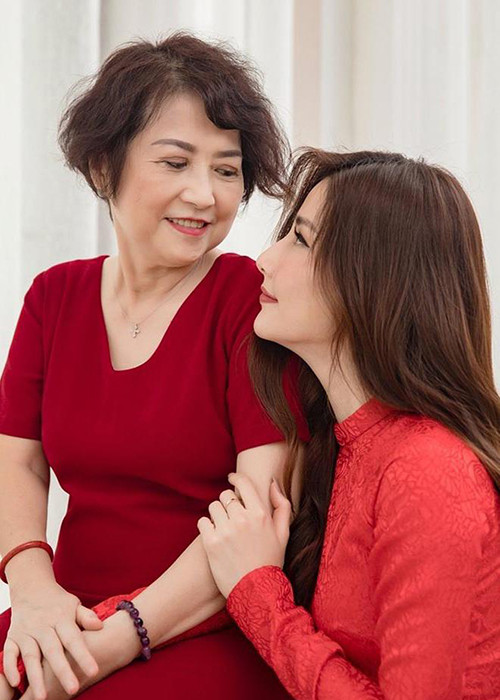 Năm Diễm My 11 tuổi, bố mẹ của cô ly hôn và mẹ là người luôn theo sát nữ diễn viên từ nhỏ đến khi trưởng thành. Ảnh: Khám phá