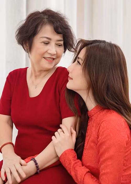 Năm Diễm My 11 tuổi, bố mẹ của cô ly hôn và mẹ là người luôn theo sát nữ diễn viên từ nhỏ đến khi trưởng thành. Ảnh: Khám phá