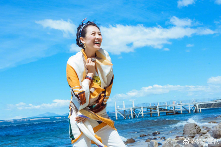 Sự nghiệp tình duyên đều viên mãn có lẽ là lý do nhan sắc của Chương Tử Di ngày càng thăng hạng.