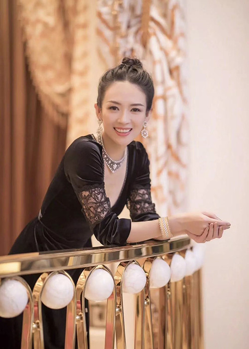 Vài năm trở lại đây, nữ diễn viên tham gia các gameshow giống như nhiều mỹ nhân xứ Trung.