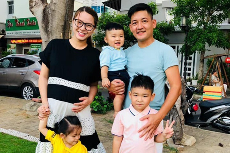 Hải Băng - Thành Đạt bắt đầu kỳ nghỉ lễ bên các con. Sắp tới, Hải Băng sẽ sinh con thứ ba.